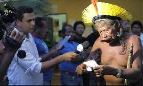 VIDÉO : réactions du chef MEGARON TXUCARRAMÃE, démis de la FUNAI, et de RAONI