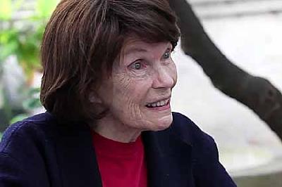 Danielle MITTERRAND 1924-2011 : résistante, femme de combats... et soutien au Chef Raoni et aux peuples autochtones