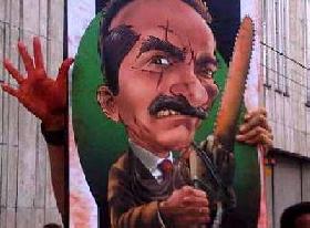 Marcha de 700 com morte simbólica protesta em São Paulo contra Belo Monte