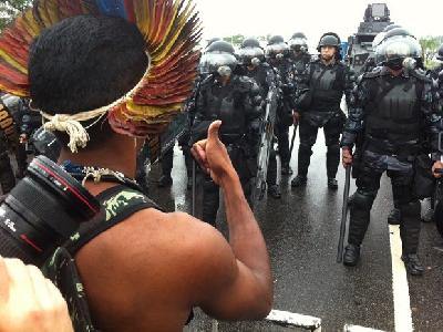O Brasil segundo Dilma Roussef : uma ditadura econômica em guerra aberta contra os defensores da Amazônia ?