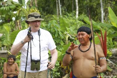 Le roi de Norvège visite un village Yanomami